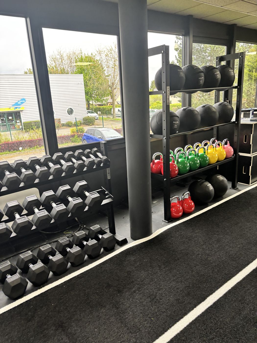 Haltères, médecine-balls et kettlebells de compétition